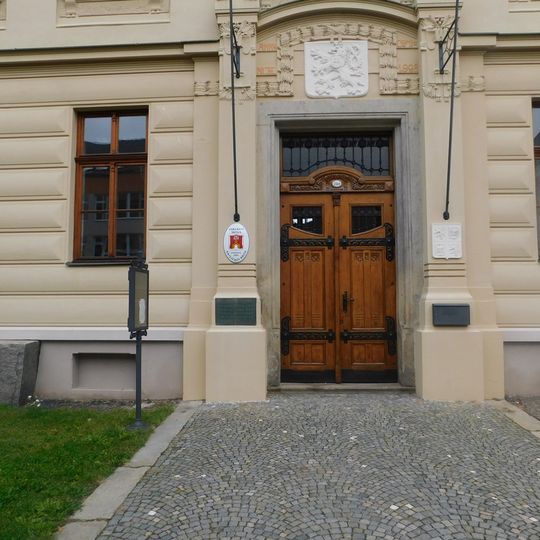 Pamětní deska připomínající sídlo SS v Štáflově ulici v Havlíčkově Brodě