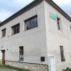 Majer barón. Schwaben-Durneiss, škola pamätná