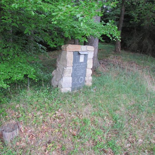 Pomník v lese u Čížkova