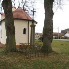 Kříž u kaple v Přetíně