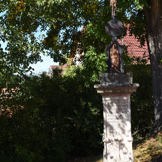 Kříž ve Starém Plzenci u Třebízského náměstí