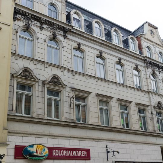 Wohn- und Geschäftshaus mit Durchfahrt Hauptstraße 51