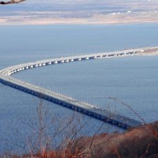 Brücke über die Amurbucht
