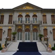 Manu-Auschnitt House