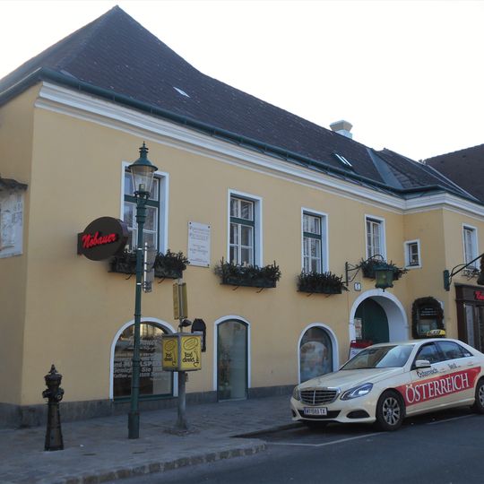 Wohnhaus, ehem. Heuriger Himmelstraße 7