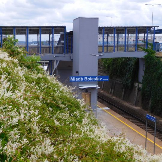 Lávka přes zastávku Mladá Boleslav město