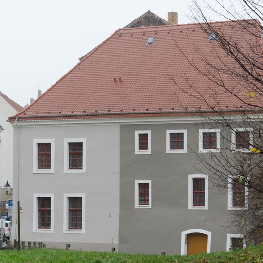 Wohnhaus in geschlossener Bebauung, Eckhaus Büttnerstraße 1