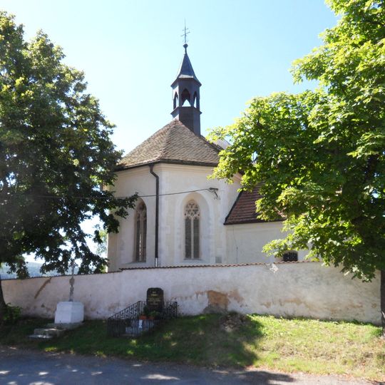 Kříž u kostela ve Žďáru u Ždírce