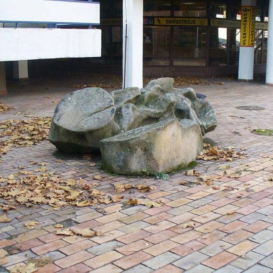 Plastika s rostlinnými motivy