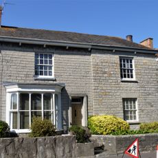 No 46 And Forecourt Wall