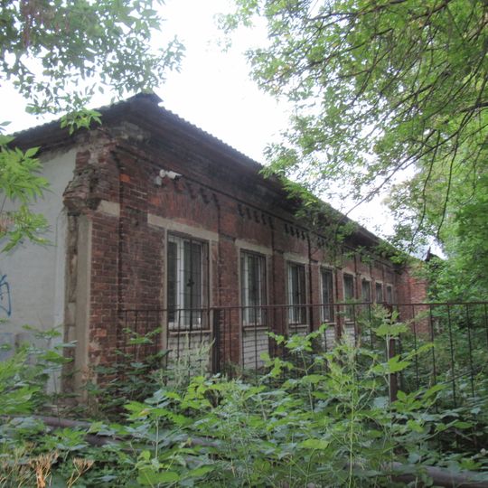 Погреба при магазинах с проездными воротами