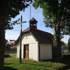 Kříž u kaple v Ondřejově