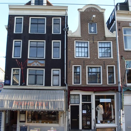 Pand met eenvoudige halsgevel