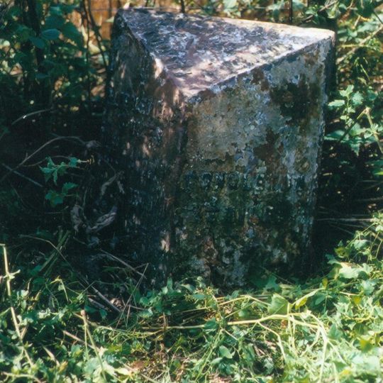 Milepost, S of Brickyard Farm