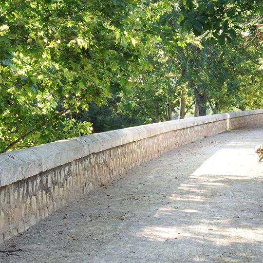 Turia river parapet between Sant Josep and Exposició bridges