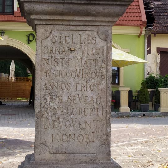 Mariánsky stĺp, podstavec