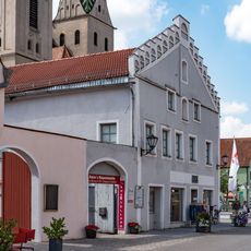Ensemble former town house