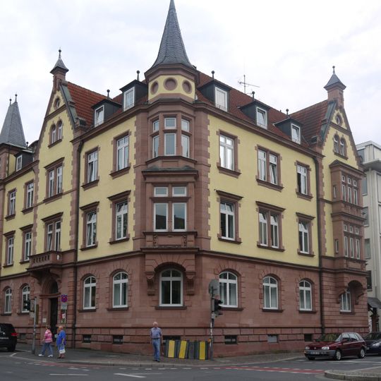 Wohn- und Geschäftshaus