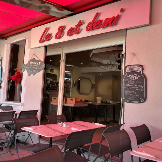 Le 8 et demi