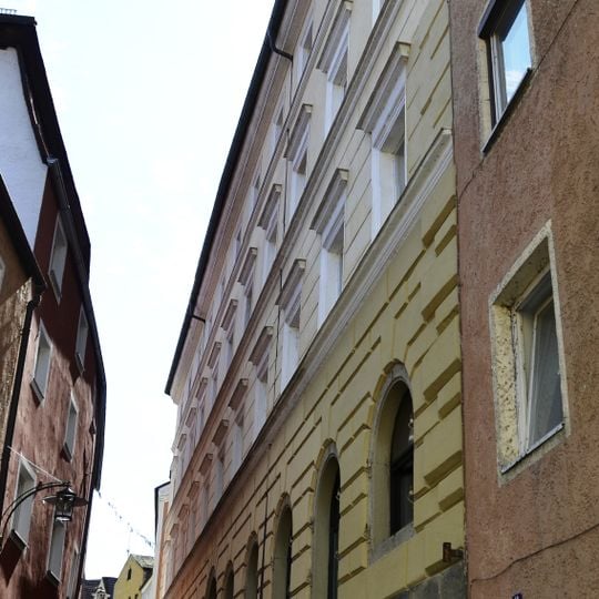 Wohn- und Geschäftshaus