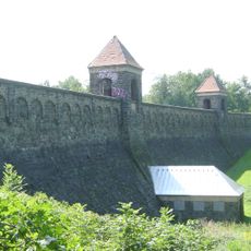 Staumauer der Talsperre Euba mit Schieberhaus und Hochwasserüberlauf einschließlich noch vorhandener Schiebertechnik Eubaer Straße