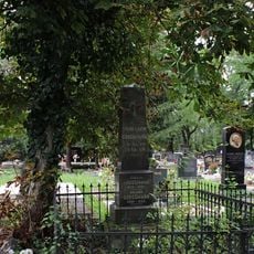 Cintorín ev. a. v. , hrob s náhrobníkom