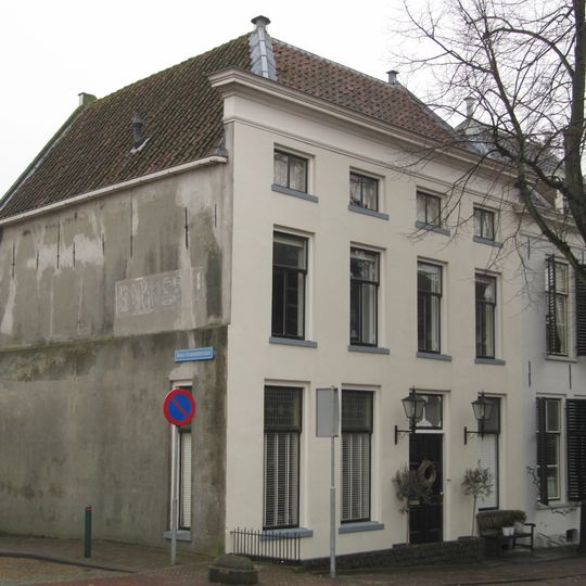 Voorstraat 2, Sommelsdijk