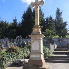 Hřbitovní kříž na hřbitově v Pyšelu