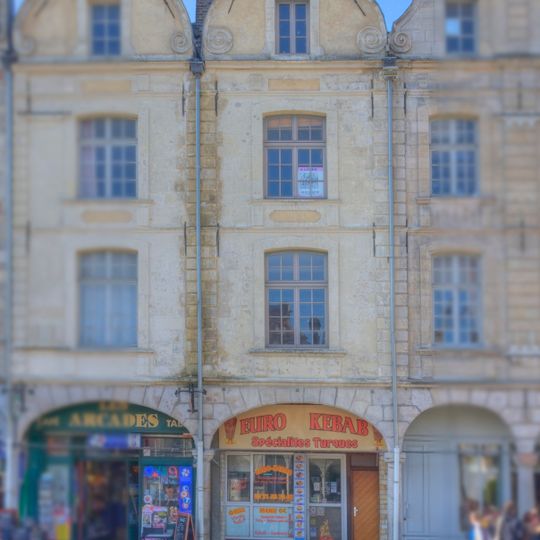 Immeuble, 28 place des Héros