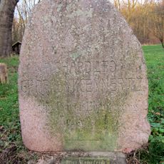 Grabstein Alte Dorfstraße 11 (bei)