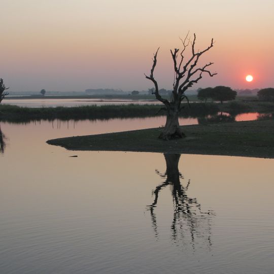 Taungthaman Lake