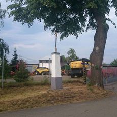 Kříž východně od Veliše u křižovatky