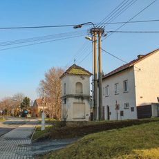 Boží muka v Dlouhé Loučce na ulici Uničovská