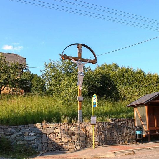 Dřevěný kříž v Hrabenově u silnice
