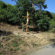 Kříž jihovýchodně od Chotětína