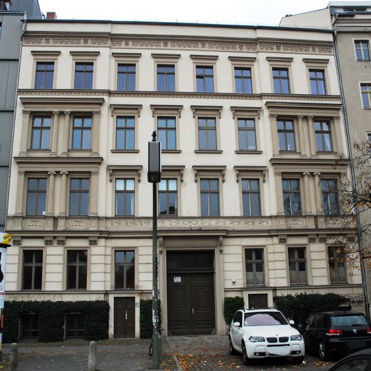 Mietshaus und Remise Fehrbelliner Straße 89