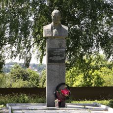 Бюст П.М. Зернова, дважды героя Социалистического труда (Литвиново)