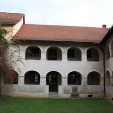 Pfarrhof/ehem. Propsteihof und Stadtmauer