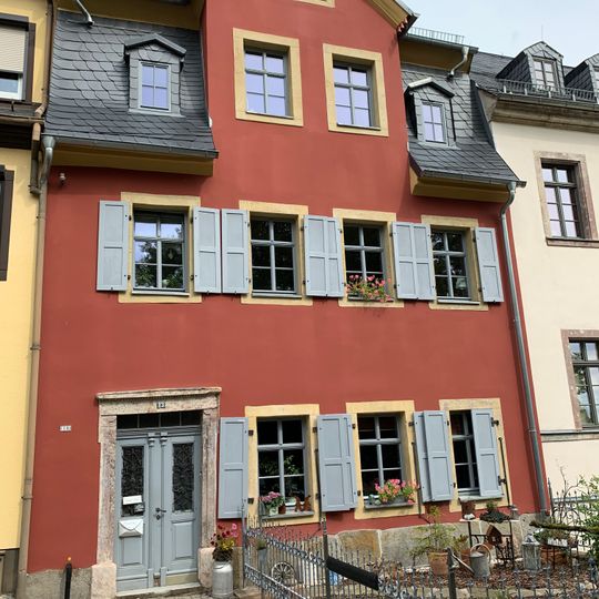 Wohnhaus in geschlossener Bebauung und drei Hintergebäude um einen Hof Altmarkt 13