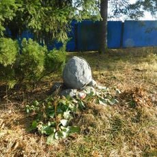 Pomník J. Čermáka ve Vekých Popovicích