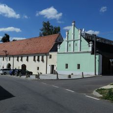 Renesanční štítové průčelí zemědělského dvora