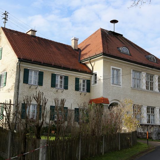 Schulstraße 2