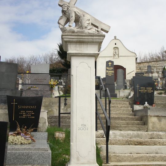 Friedhof mit Friedhofskapelle und -kreuzen