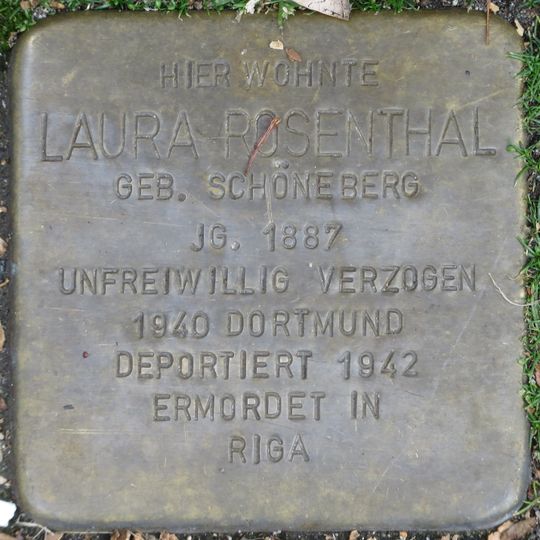Stolperstein en memoria de Laura Rosenthal