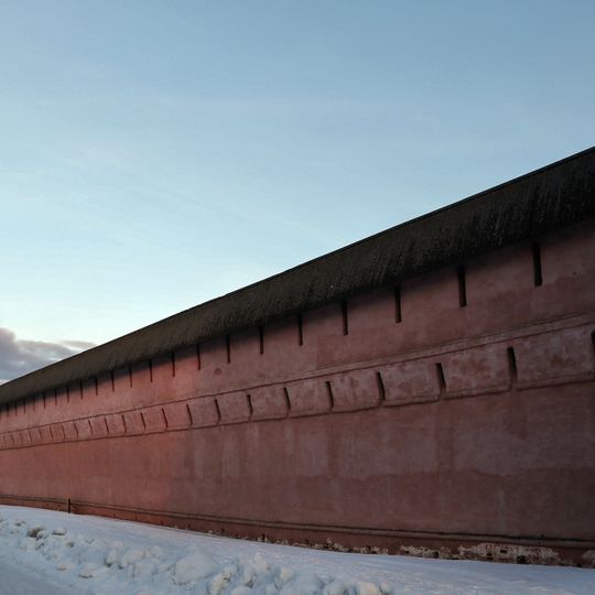 Прясло северной стены между Прямоугольной башней и Западной круглой башней