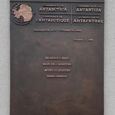 Pamětní deska k 60. výročí podpisu Smlouvy o Antarktidě