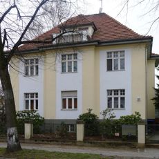 Wohnhaus mit Einfriedung und Vorgarten Alt-Lichtenrade 132