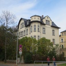 Mietshaus in offener Bebauung mit Vorgarten Altendorfer Straße 46
