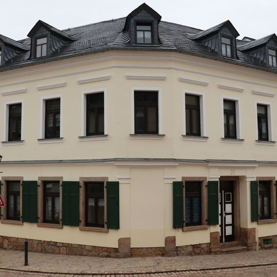 Wohnhaus in Ecklage und in geschlossener Bebauung Neumarkt 20
