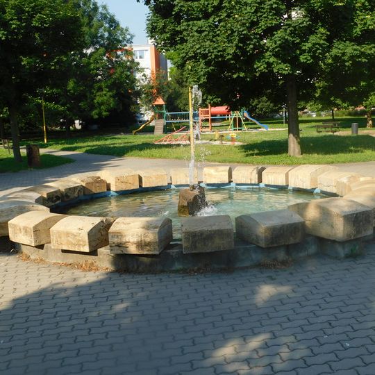 Fontána v parku před poliklinikou v Otrokovicích